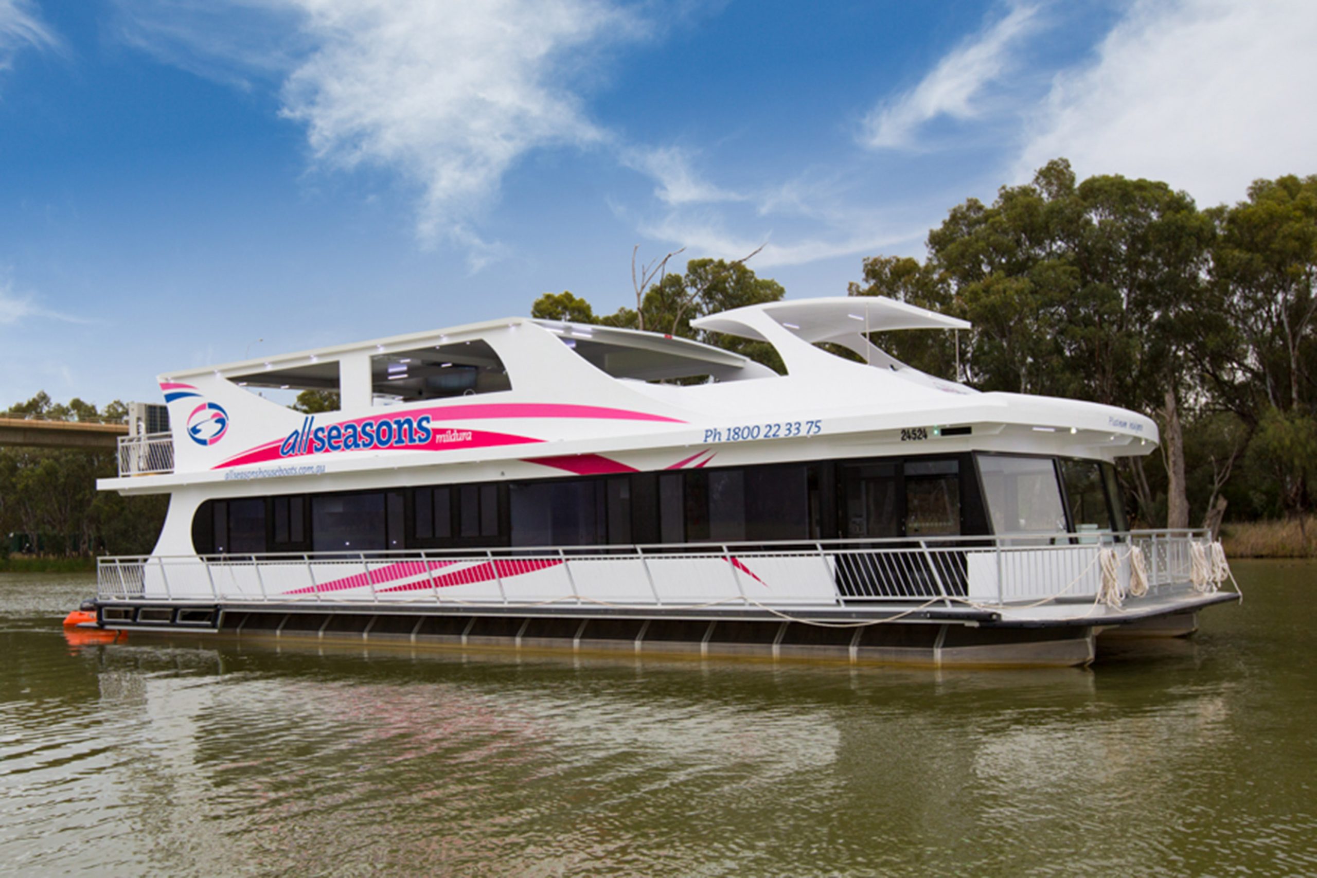 Welcome to All Seasons Houseboats at the Mildura Marina
